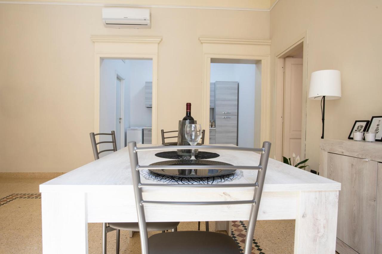 Corner Cavour Apartment 萨萨里 外观 照片